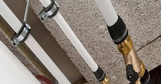 Замена труб водоснабжения в квартире: цена от 2098 руб. - СантехДомГтч